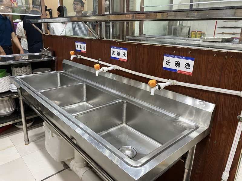 人工洗碗和洗碗机哪个更省钱?商用洗碗机和人工洗碗成本数据分析 人工洗碗和洗碗机哪个更省钱?商用洗碗机和人工洗碗成本数据分析